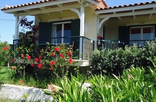 Foinikounta House | Country House 'No 1 Holiday Home For 4 Adults' with Sea View, Wi-Fi and Air Conditioning