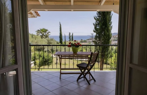 Foinikounta House | Country House 'No 2 Holiday Home 4 Adults' with Sea View, Wi-Fi and Air Conditioning