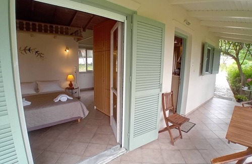 Foinikounta House | Country House 'No 4 Holiday Home' with Sea View, Wi-Fi and Air Conditioning