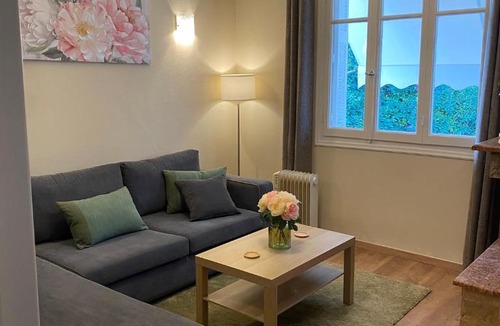 Petralona Apartment | Cozy Acropolis backyard haven