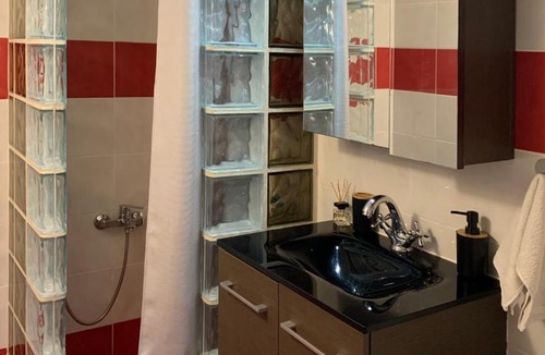 Kinosargous Apartment | Cozy and Chic apartment in the Center, 5 min Subway