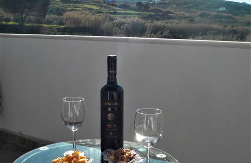 Glinado Apartment | Cozy apartment for 4 in Galanado, 6km from Naxos Chora. Full comfort!