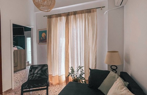 Piraeus Cottage | Cozy apartment for a Duo next to Metro and Port.
