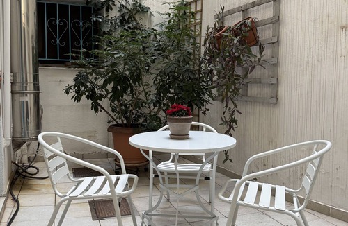 Plaka Apartment | Cozy Apartment with Acropolis View Rooftop Access