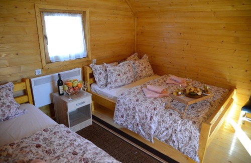 Vitomiricë House | Cozy Berane Stay in Ski Area with On-Site Restaurant - Comfort Cottage