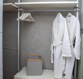 Filopappou Apartment | Cozy Hideaway: Serenity, Charm & Athenian Delights