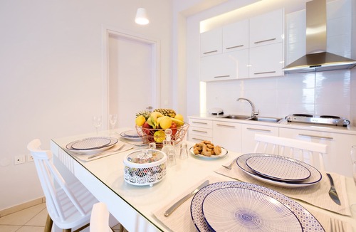 Kolymvari House | Cozy Home steps from old Port, Seafront & Parking