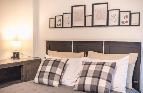 Peiraiki Apartment | Cozy Seaside Apartment in Aphrodite Bay, Piraeus
