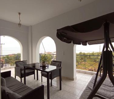 Petalidi Apartment | Cozy Seaside Home in Petalidi