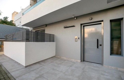 Dafni-Ymittos House | Cozy Studio&Rooftop Acropolis View
