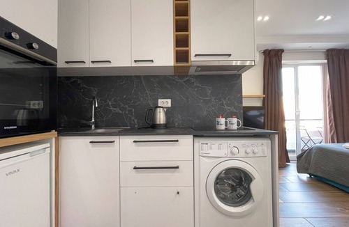 Tirana Apartment | Cozy studio with WiFi and AC in nice Tiranë