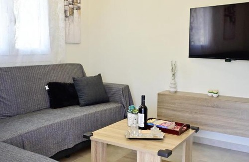 Old Hersonissos Apartment | Cretan Aura Breeze