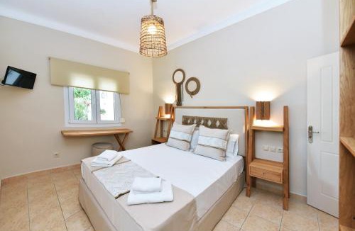 Adamas House | Cristina's House, Elegant Boho residence walk to Adamas Port
