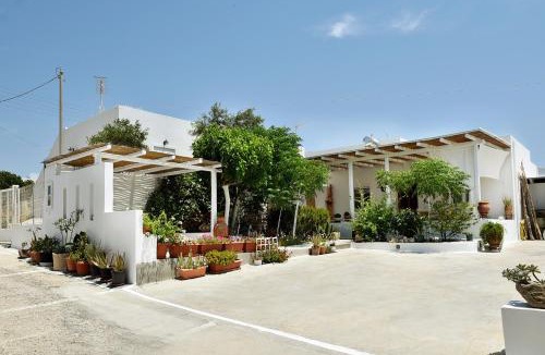 Adamas House | Cristina's House, Elegant Boho residence walk to Adamas Port