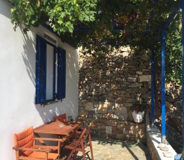 Tholaria House | Cycladic houses in rural surrounding 3