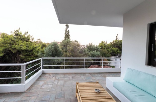 Vouliagmeni Apartment | Danae's Art Vouliagmeni
