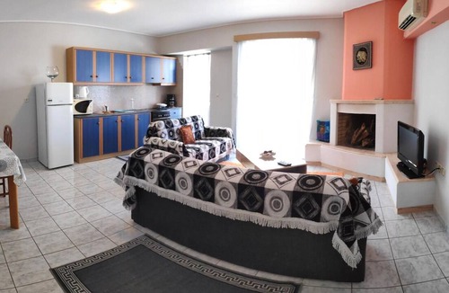 Molos-Agios Konstantinos Apartment | Daphnus Apartment in Agios Konstantinos