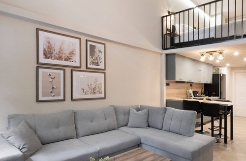 Thessaloniki Apartment | DeKa apartment: Modern Cozy Stay & 200m to Metro station