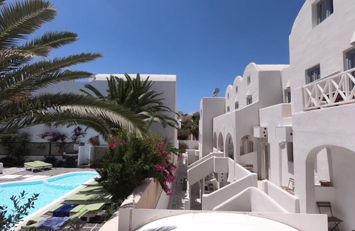 Perissa Apartment | Deluxe 5-6 persons Maisonette 30 meters from Perissa Beach