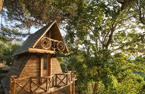 Agios Kirykos House | Deluxe Bungalow with Sew View Tree House by Captain Ikaros
