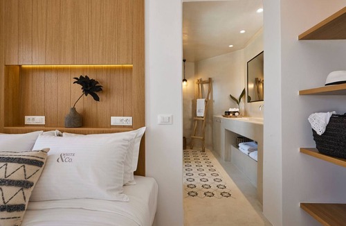 Pyrgos Villa | Deluxe Suite With Outdoor Hot Tub - La Torre