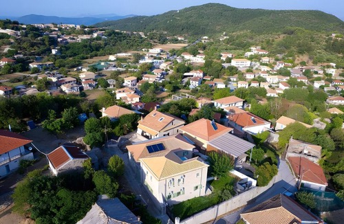 Spanokhorion Apartment | Dervisia Stonehouse 2 Apartment with Sea View, Wi-Fi, and Air Conditioning