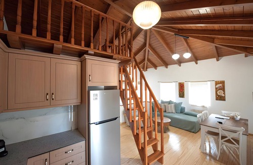 Spanokhorion Apartment | Dervisia Stonehouse 4 Apartment with Lake View, Wi-Fi, and Air Conditioning