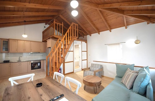 Spanokhorion Apartment | Dervisia Stonehouse 4 Apartment with Lake View, Wi-Fi, and Air Conditioning
