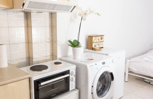 Ano Poli Apartment | Dimitra's cozy studio in old town with backyard!