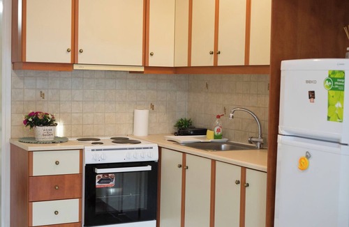 Loutraki House | Dimitra's Guesthouse - Family home with Garden and Gazebo