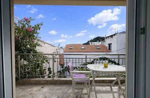 Patitiri Apartment | Dina's Flowers Alonissos - Ariadni Summer Getaway