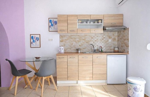 Patitiri Apartment | Dina's Flowers Alonissos - Ariadni Summer Getaway