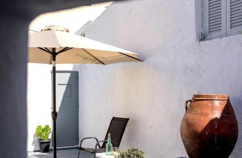 Finikia House | DOMEstic Cave House in Finikia Oia Santorini