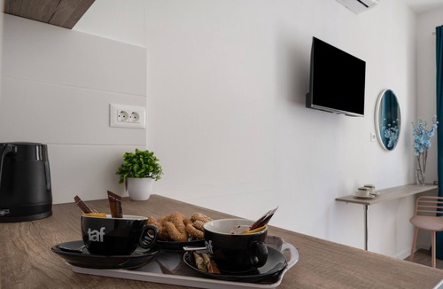 Pedi Apartment | Double 9 Room with Private Balcony, Wi-Fi and Air Conditioning