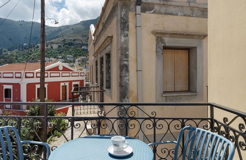 Pedi Apartment | Double 9 Room with Private Balcony, Wi-Fi and Air Conditioning