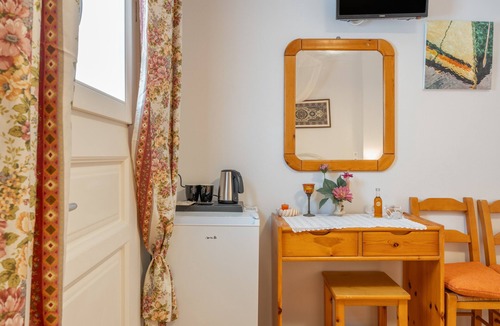 Katapola Apartment | Double Room with Sea View No. 5 – Sea View, Wi-Fi & Air Conditioning