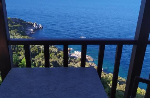 Tsagarada House | Double studio room with two single beds