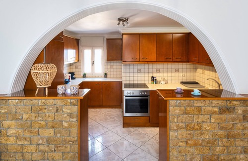 Fira Apartment | Downton Fira 2-Bed Apt, Sleeps 6, Pet Friendly