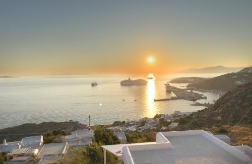 Tourlos Apartment | Eagles Nest Mykonos Suites & Apartments - Shared Pool & Jacuzzis