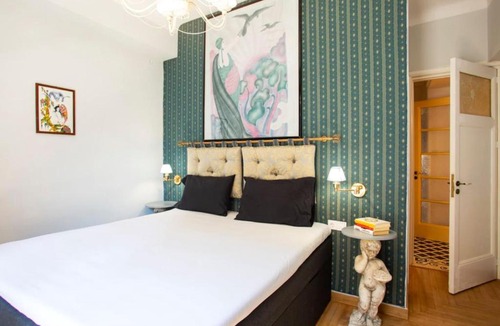 Omonia Apartment | Eclectic 4-Bed, 4-Bath Apt in Central Athens - AK1