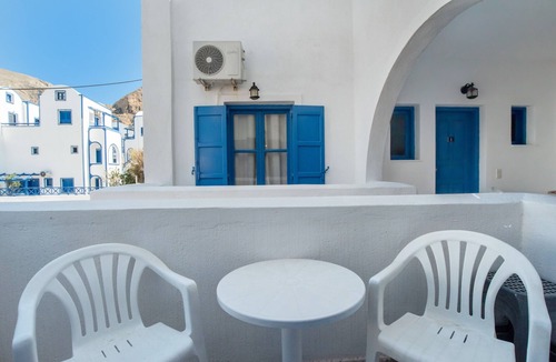 Perissa Apartment | Economy Double Room 3 with Balcony and Air Conditioning