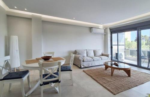 Alimos Apartment | Elegant Apartment at Alimos Marina with Sea View