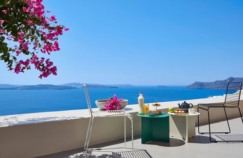 Oia Villa | Elegant Santorini House | 3 Bedroom Villa | Caldera View-HotTub