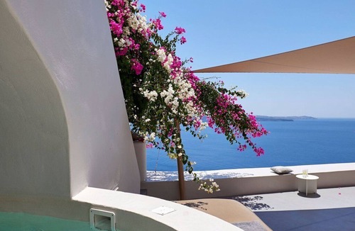 Oia Villa | Elegant Santorini House | 3 Bedroom Villa | Caldera View-HotTub