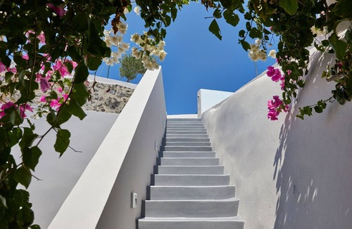 Oia Villa | Elegant Santorini House | 3 Bedroom Villa | Caldera View-HotTub
