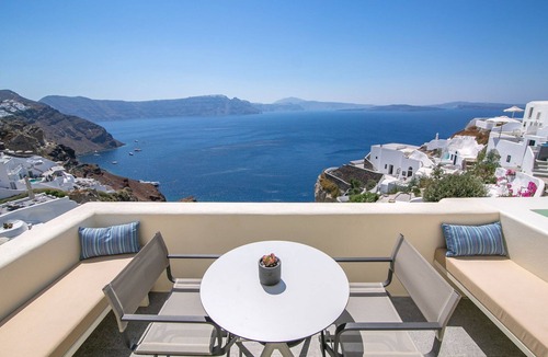 Oia Villa | Elegant Santorini Villa | Villa Spyros | Villa Demi | Private Hot Tub