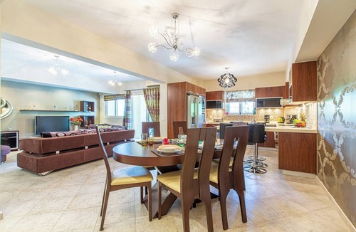 Nea Chora Apartment | Elena Apartment, 3 BD, 2 BA, modern, 100 meters from sandy beach