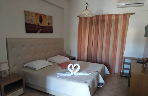 Alikanas Hotel | Eleni's Garden & Castello Suites