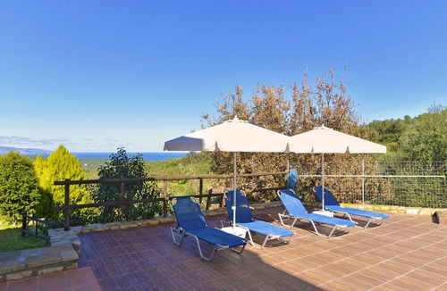 Xirokampi Villa | Elina Villa, a stone villa with private pool, bbq and sea view