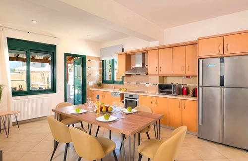 Paralia Kourna House | Eliomar Villa am Strand by Interhome